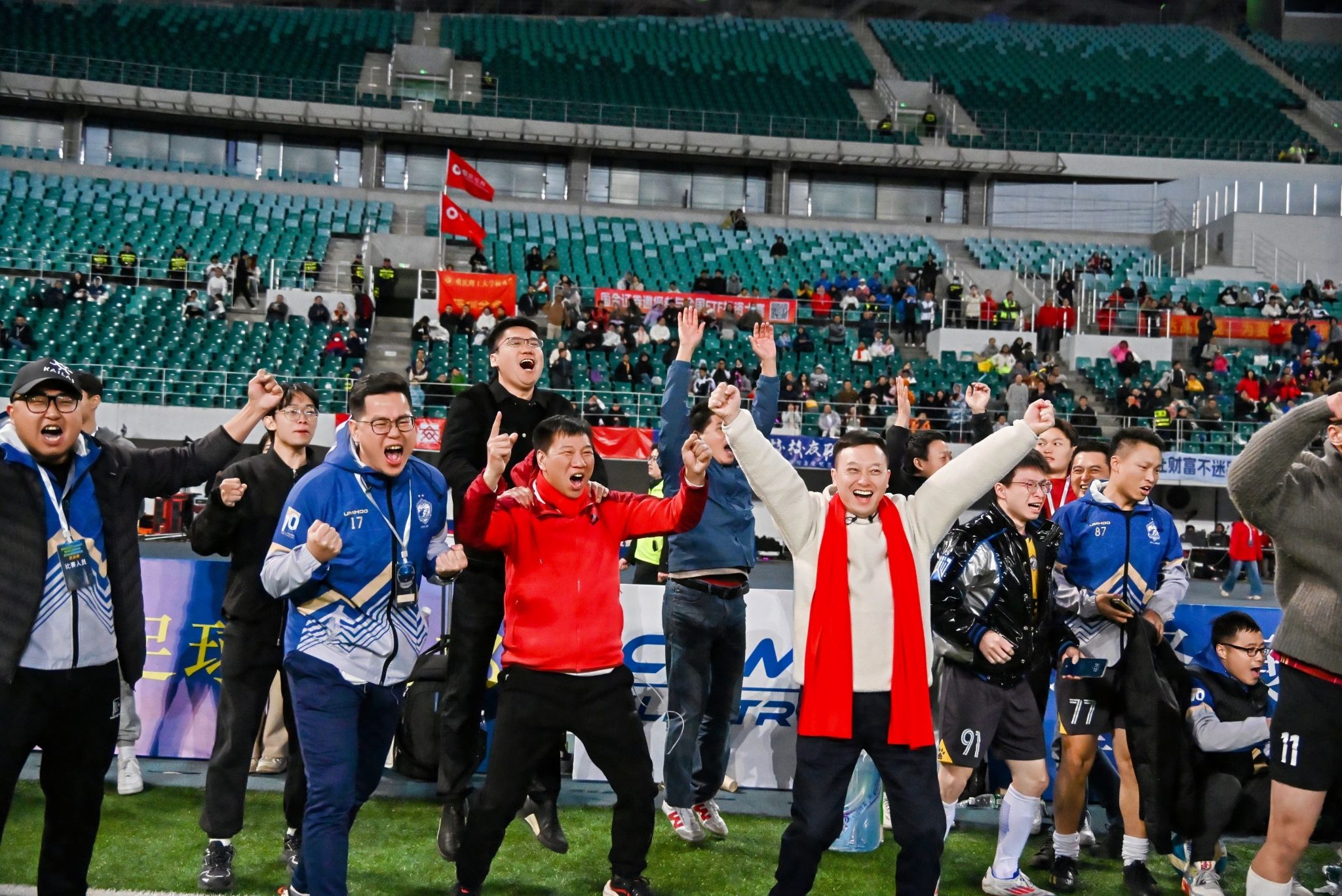 球队精英齐聚一堂，争夺国际足球荣誉